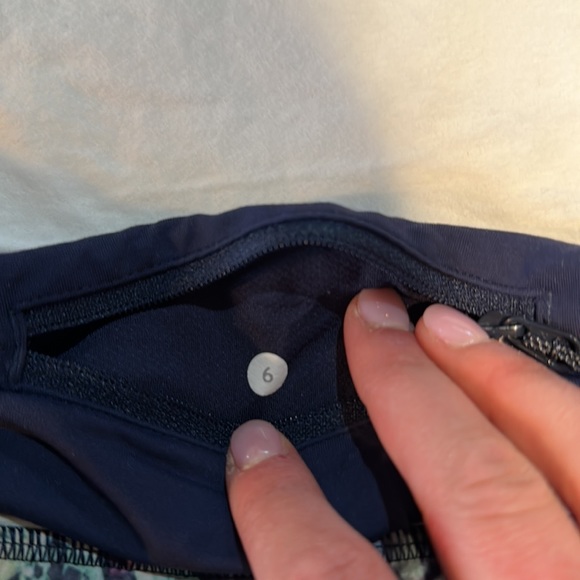 Lululemon speed short size 6 - Picture 3 of 3